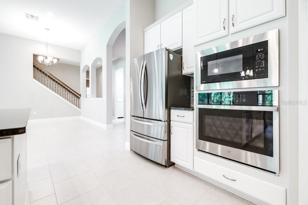 Listing photo id 11 for 21807 Amelia Rose Way