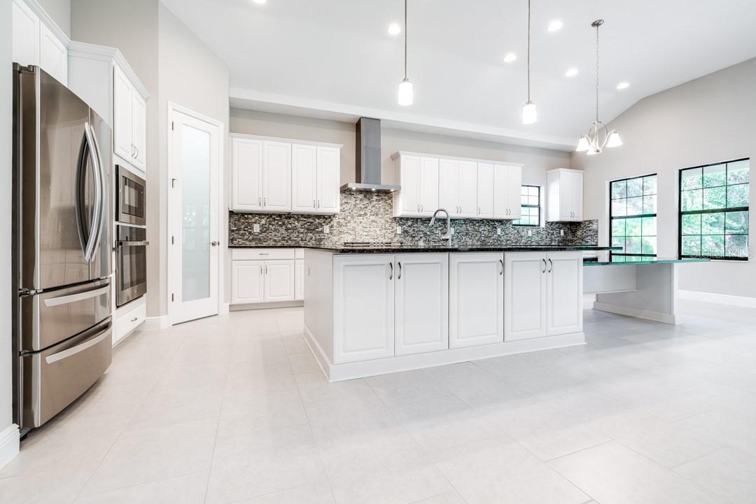 Listing photo id 12 for 21807 Amelia Rose Way