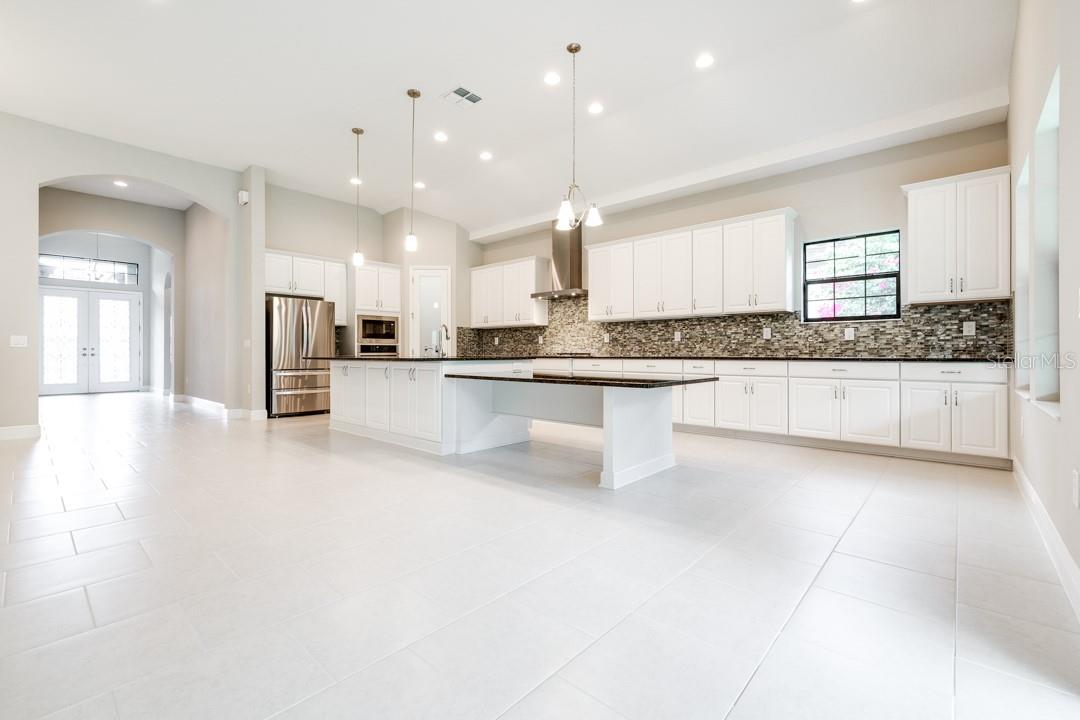 Listing photo id 14 for 21807 Amelia Rose Way