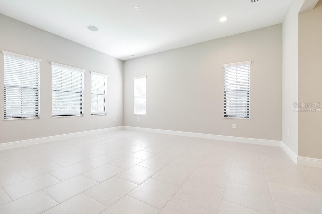 Listing photo id 16 for 21807 Amelia Rose Way