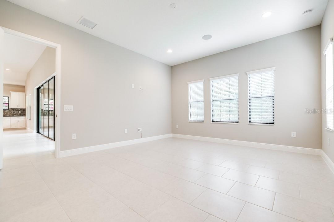 Listing photo id 18 for 21807 Amelia Rose Way