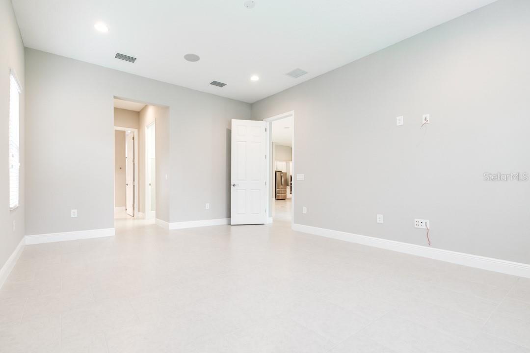 Listing photo id 19 for 21807 Amelia Rose Way