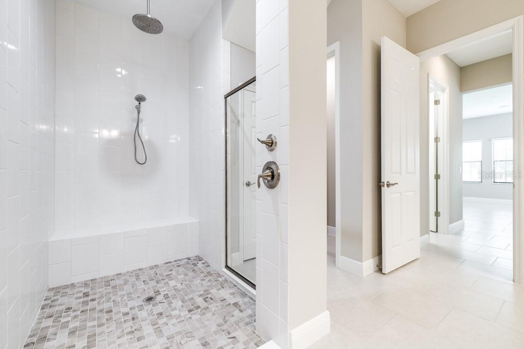 Listing photo id 21 for 21807 Amelia Rose Way