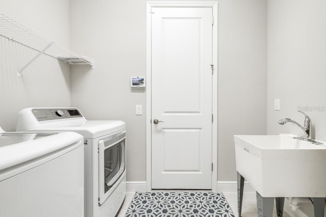 Listing photo id 30 for 21807 Amelia Rose Way