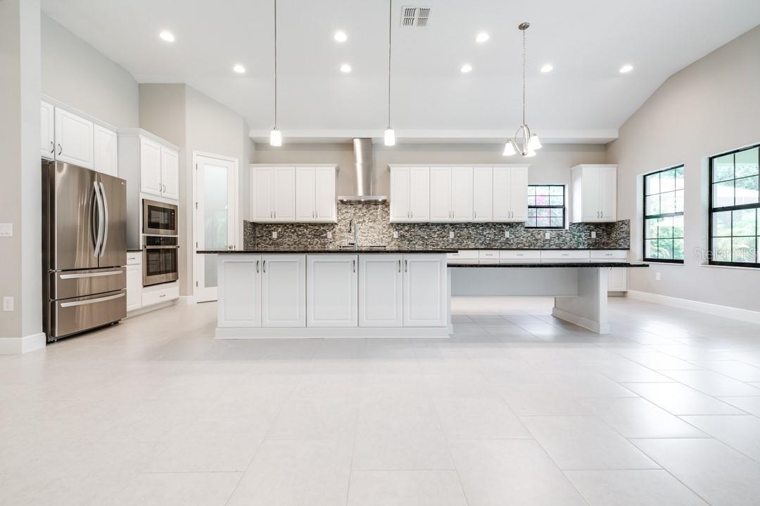 Listing photo id 2 for 21807 Amelia Rose Way