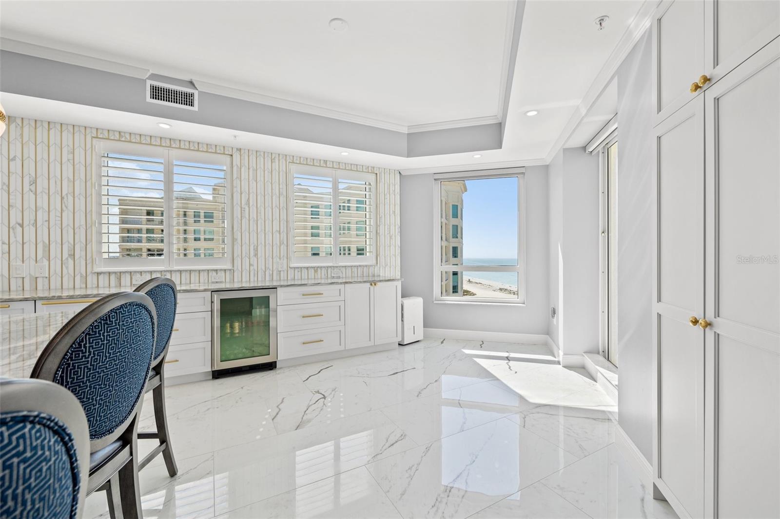 Listing photo id 24 for 1170 Gulf Boulevard 2001