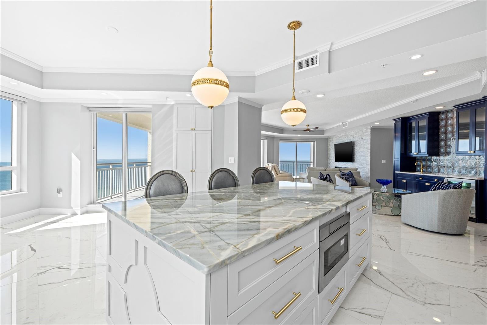 Listing photo id 25 for 1170 Gulf Boulevard 2001