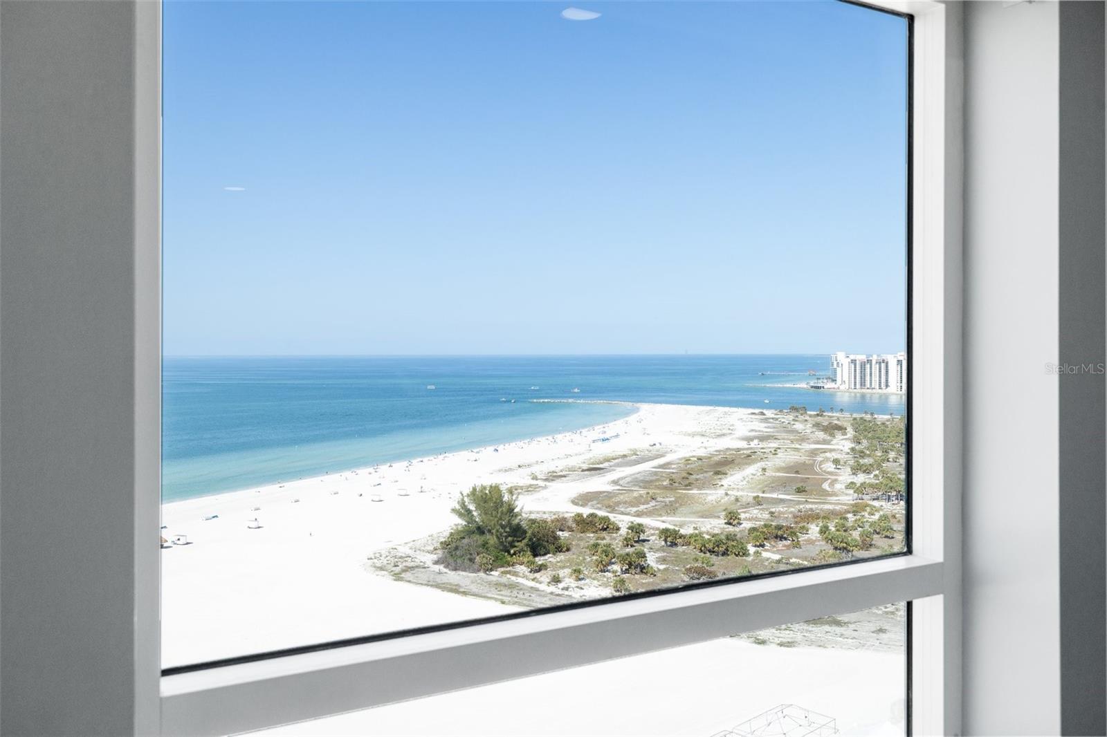 Listing photo id 31 for 1170 Gulf Boulevard 2001