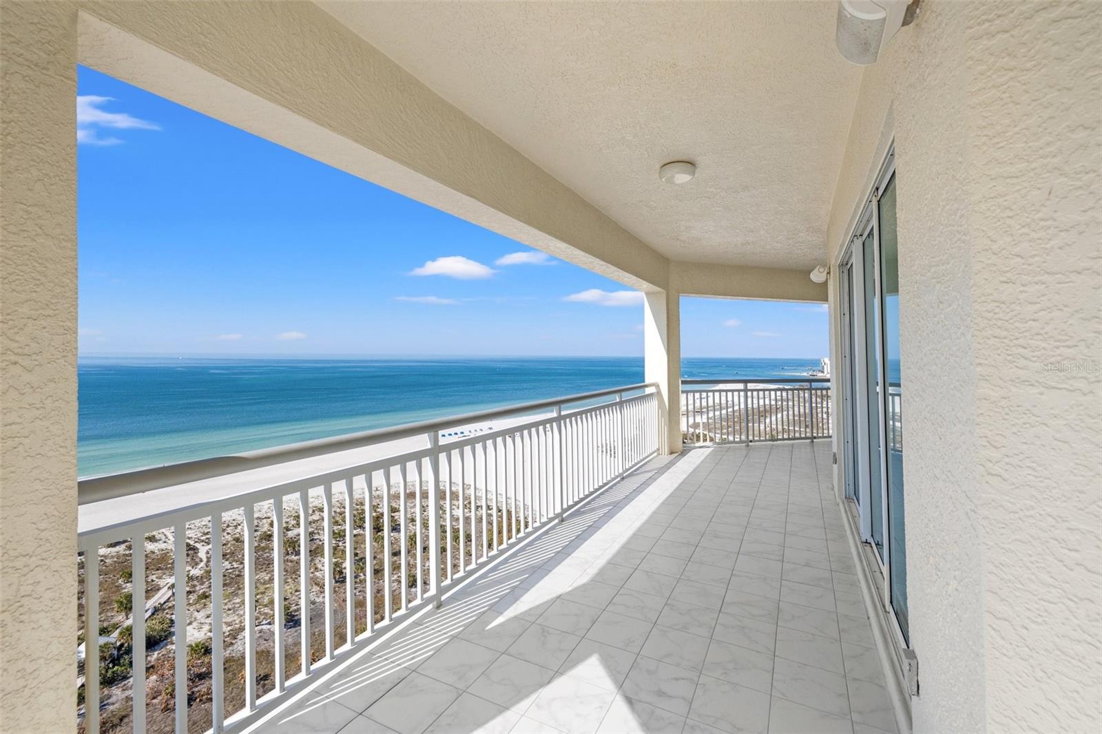 Listing photo id 47 for 1170 Gulf Boulevard 2001