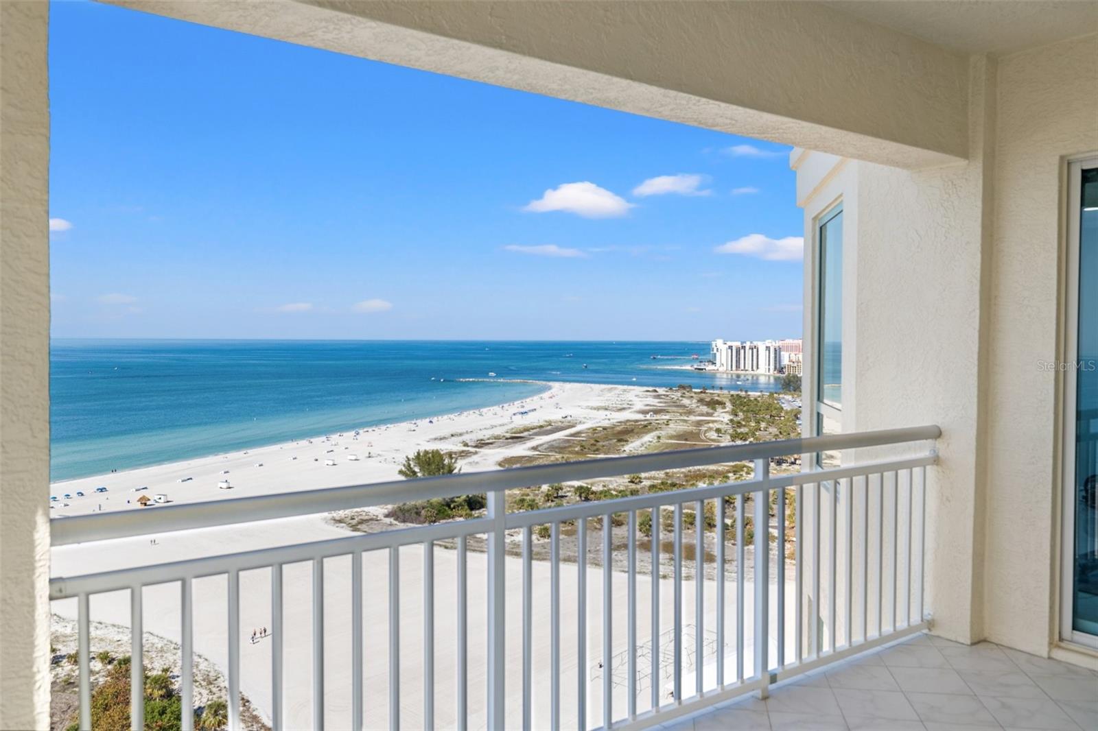 Listing photo id 48 for 1170 Gulf Boulevard 2001