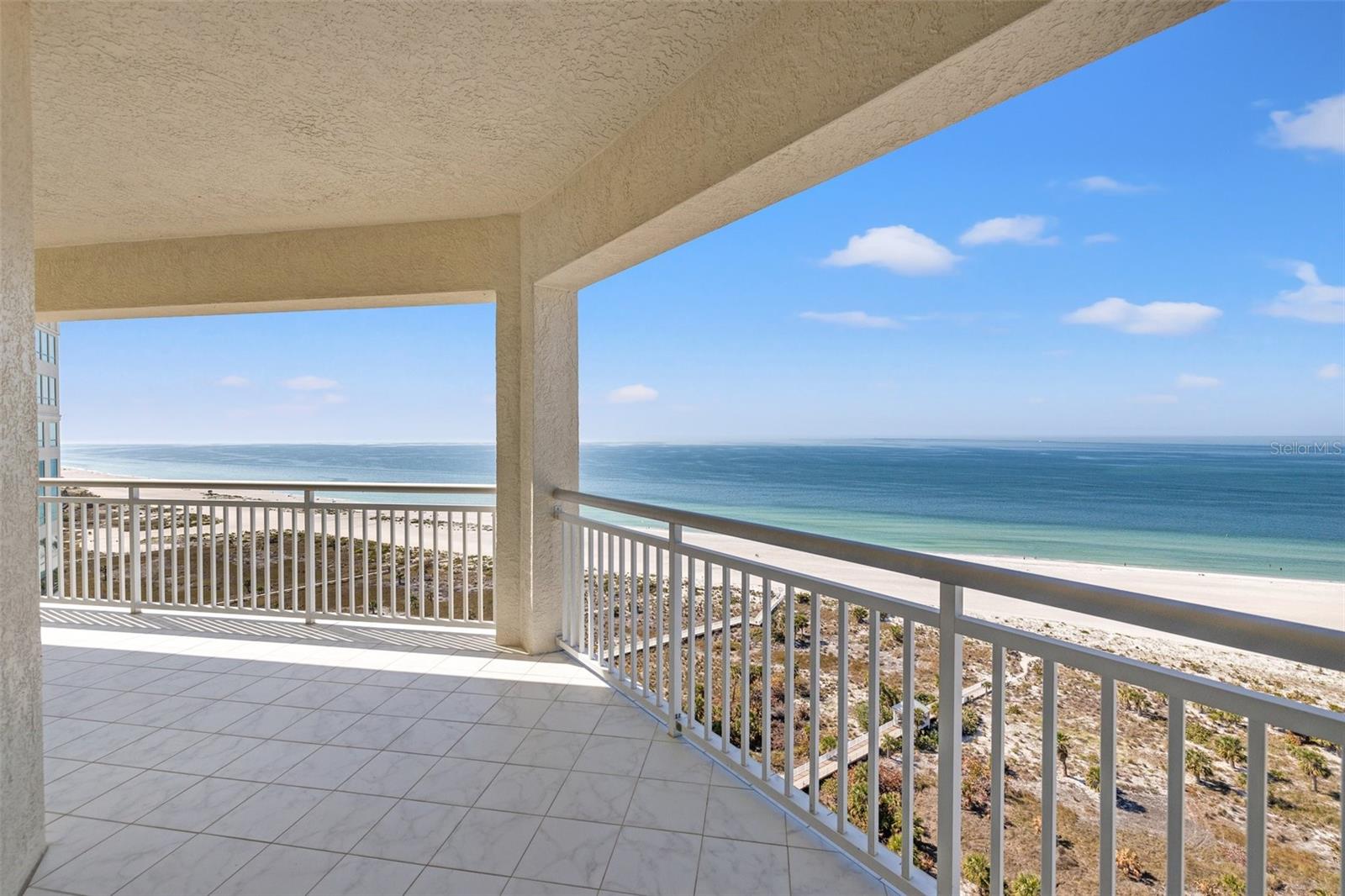 Listing photo id 49 for 1170 Gulf Boulevard 2001