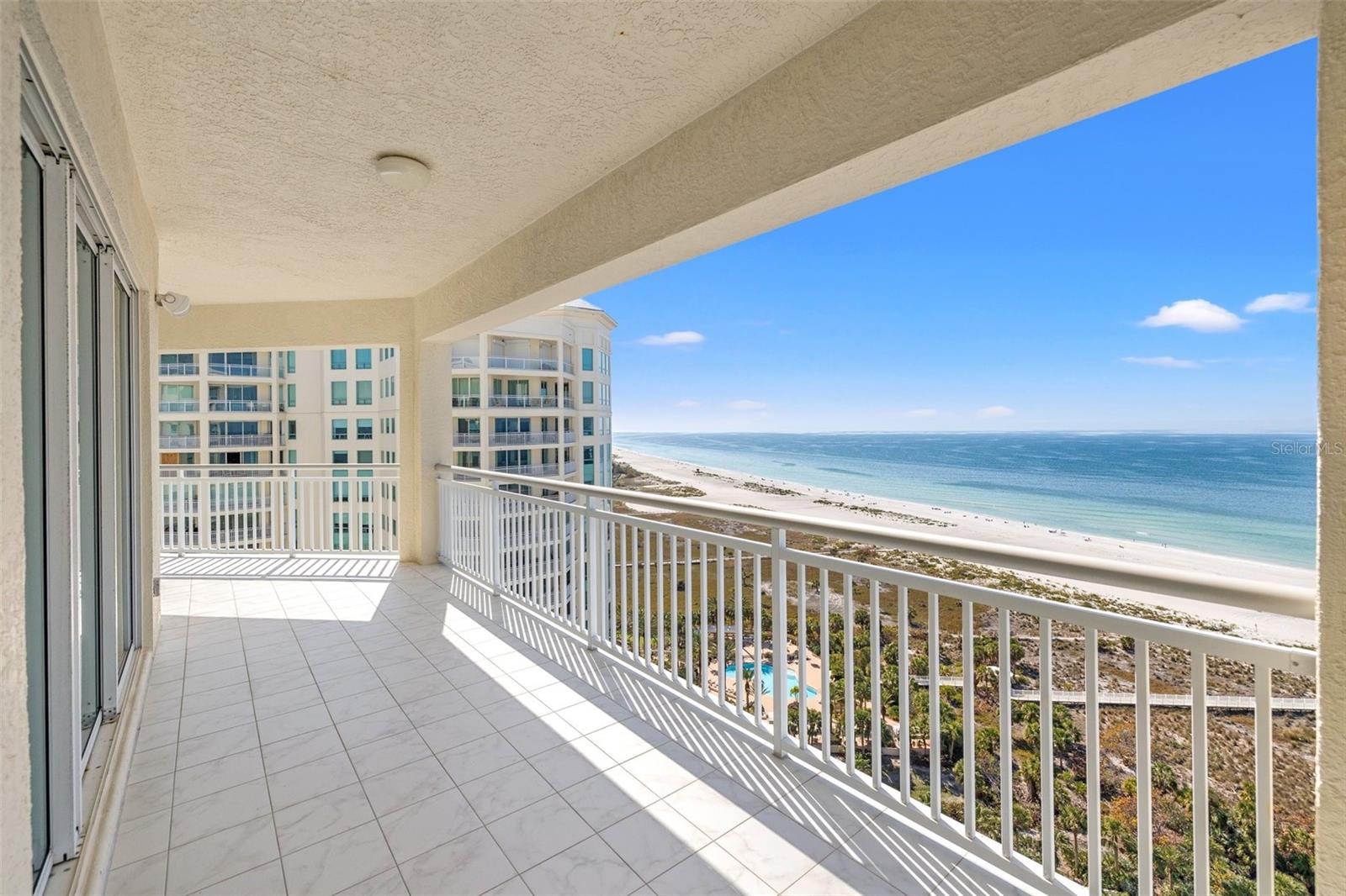 Listing photo id 50 for 1170 Gulf Boulevard 2001