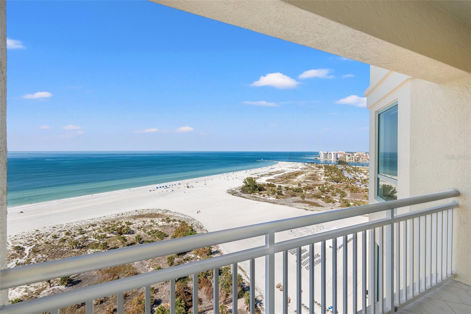 Listing photo id 51 for 1170 Gulf Boulevard 2001