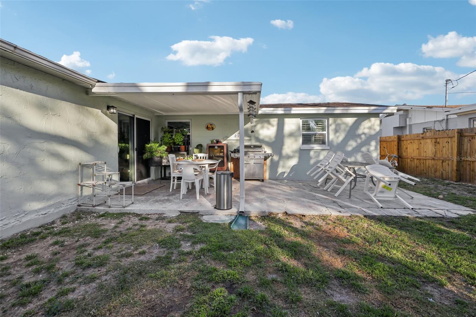 Listing photo id 24 for 2419 Palmwood Drive