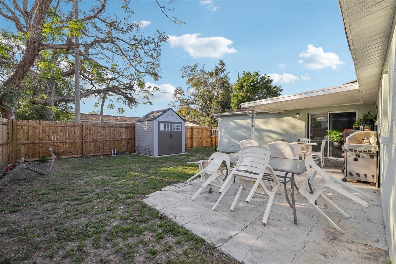 Listing photo id 26 for 2419 Palmwood Drive