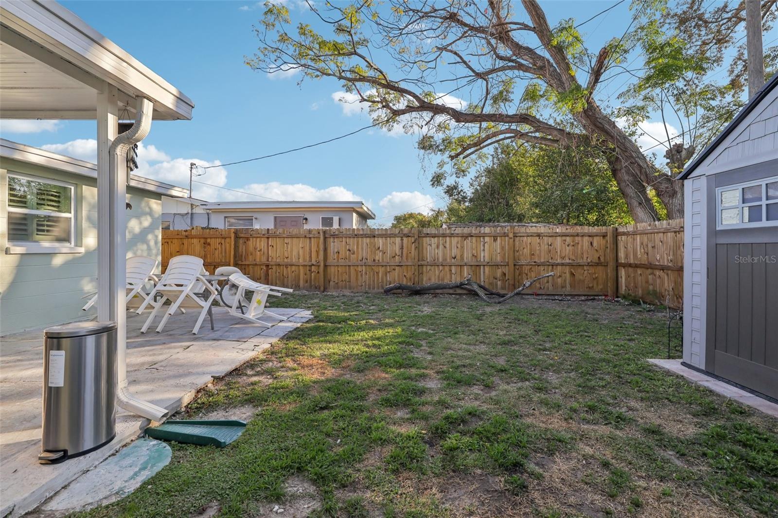 Listing photo id 27 for 2419 Palmwood Drive