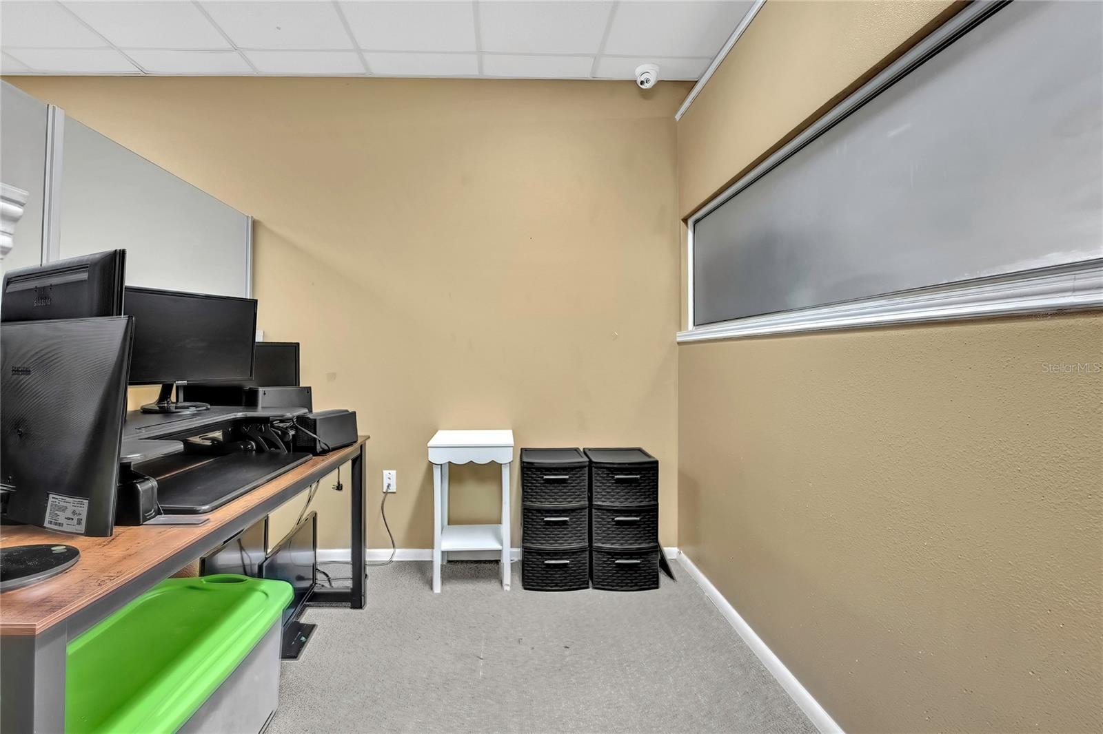 Listing photo id 10 for 13575 Linden Drive