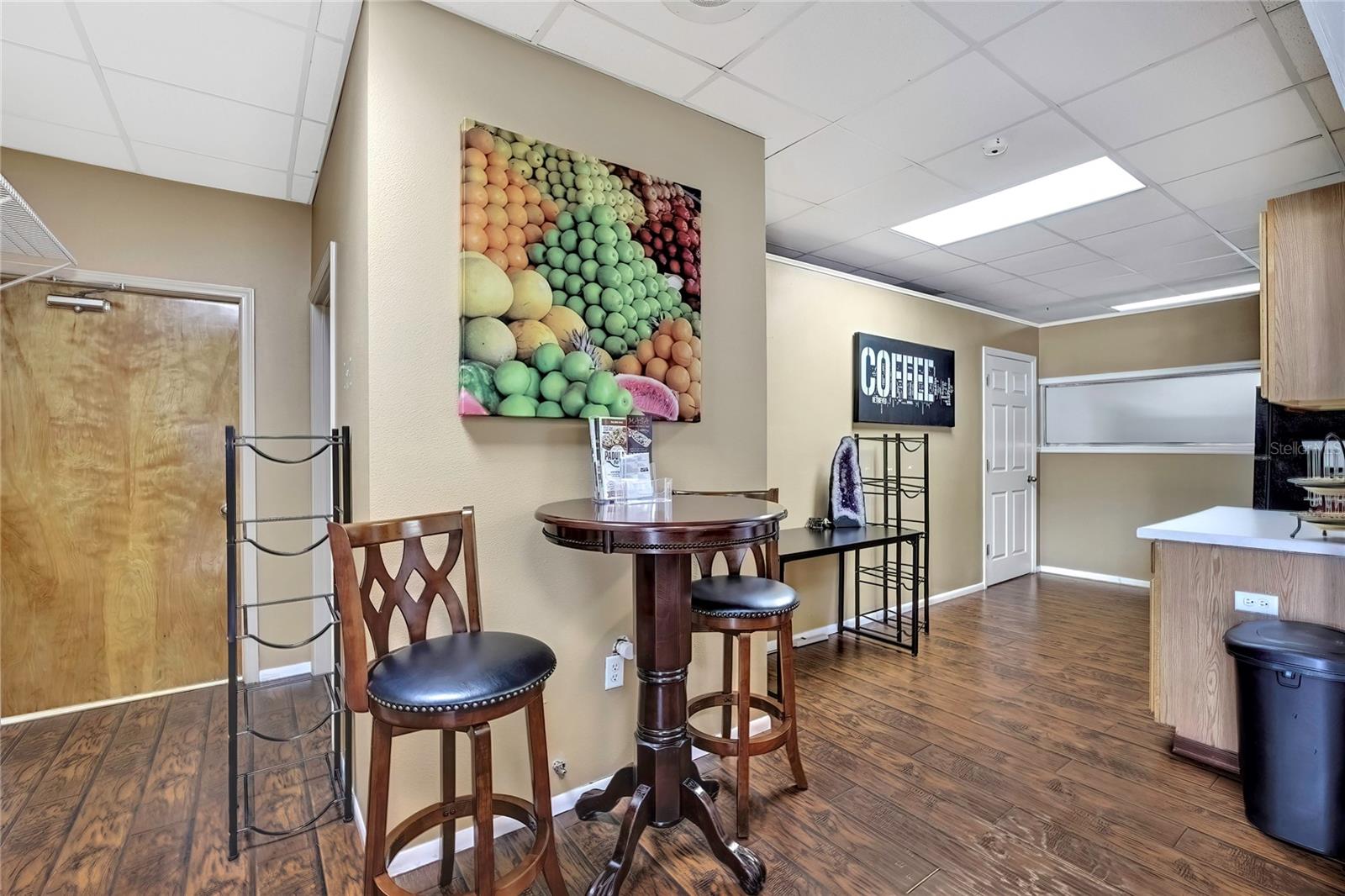 Listing photo id 13 for 13575 Linden Drive