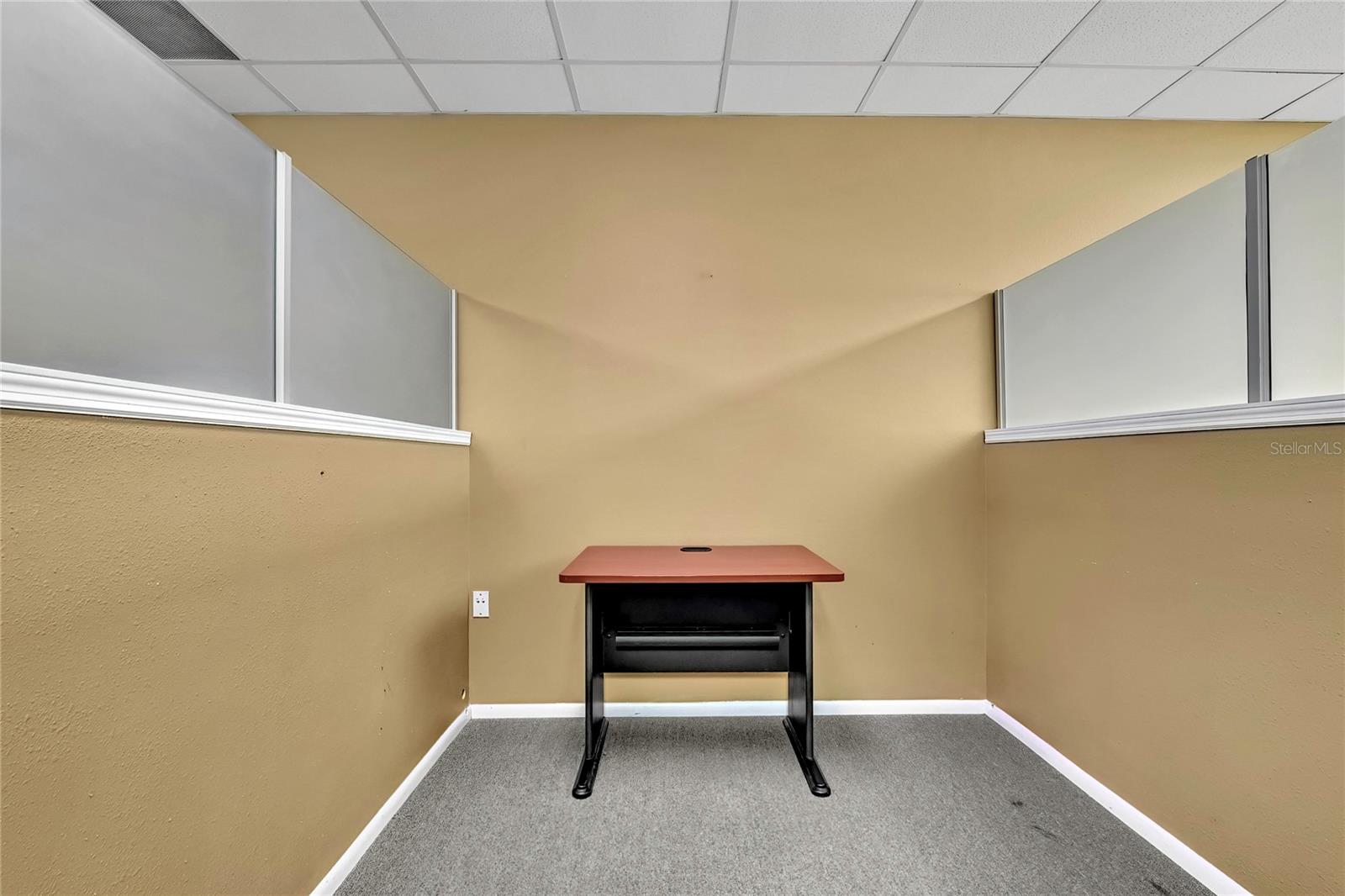 Listing photo id 6 for 13575 Linden Drive