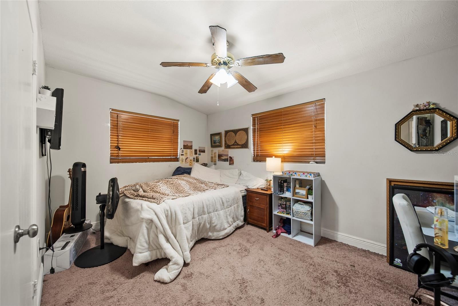 Listing photo id 15 for 1372 Hillcrest Avenue