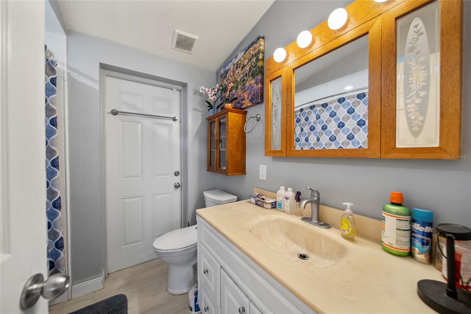 Listing photo id 16 for 1372 Hillcrest Avenue