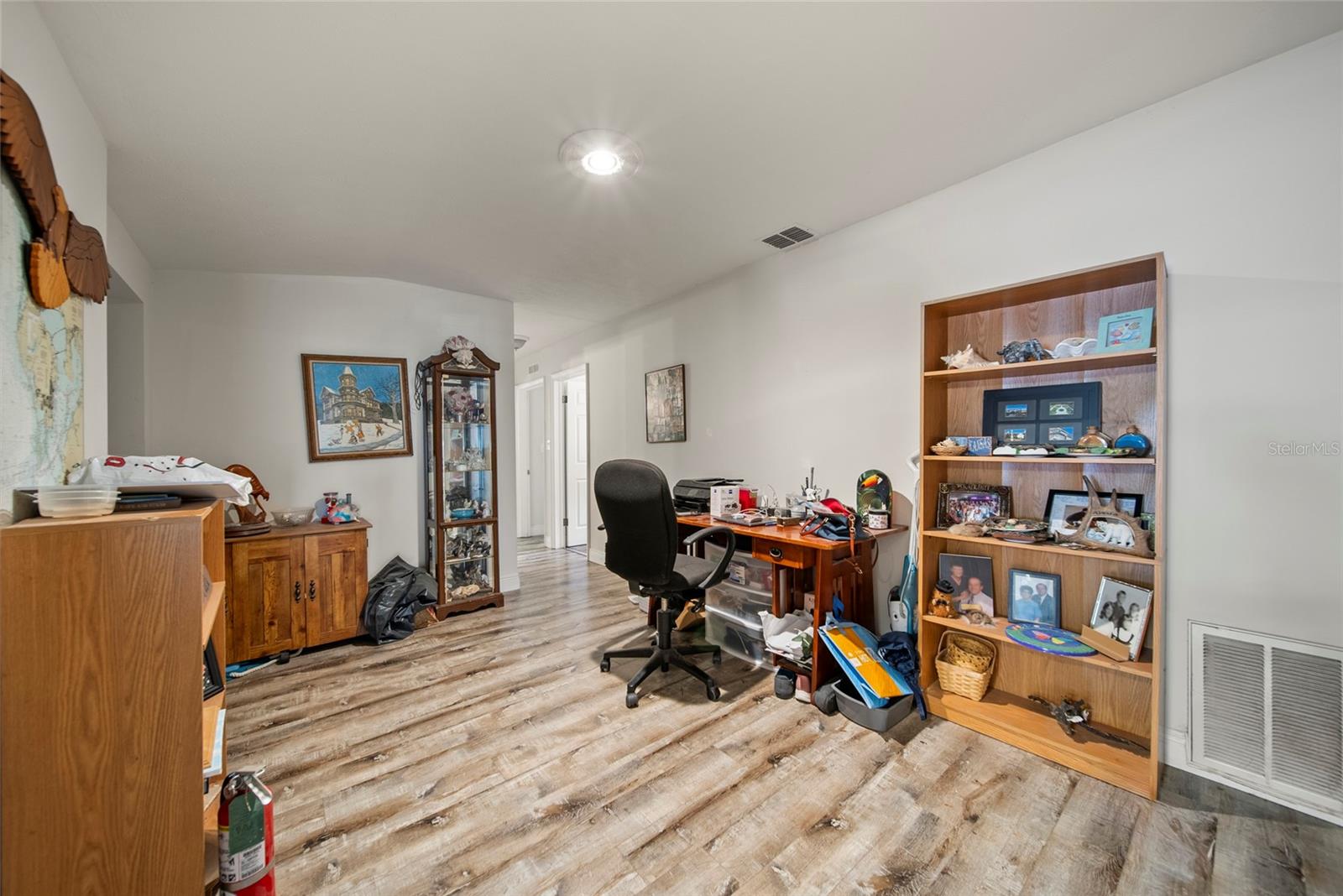 Listing photo id 17 for 1372 Hillcrest Avenue