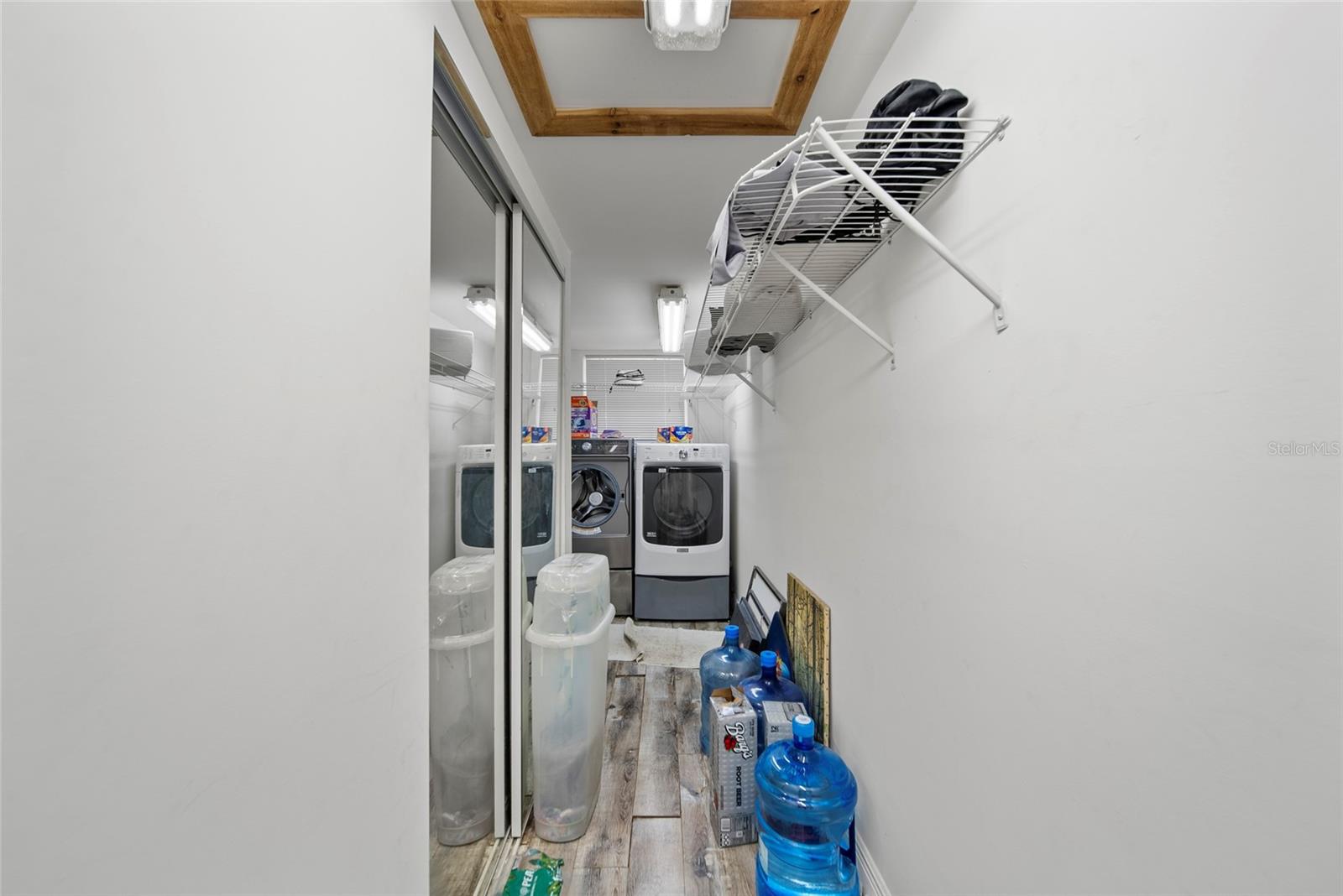 Listing photo id 18 for 1372 Hillcrest Avenue