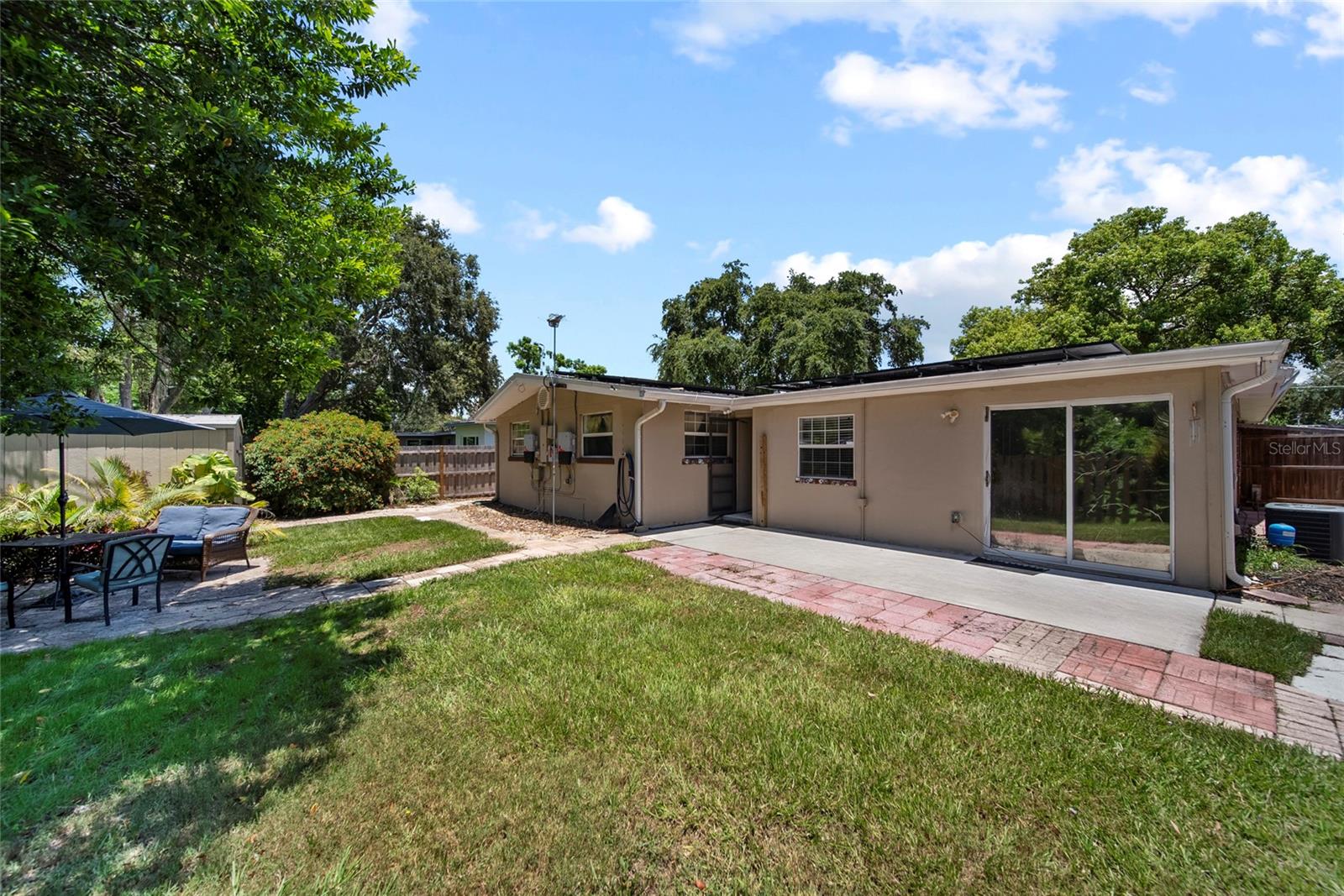 Listing photo id 21 for 1372 Hillcrest Avenue