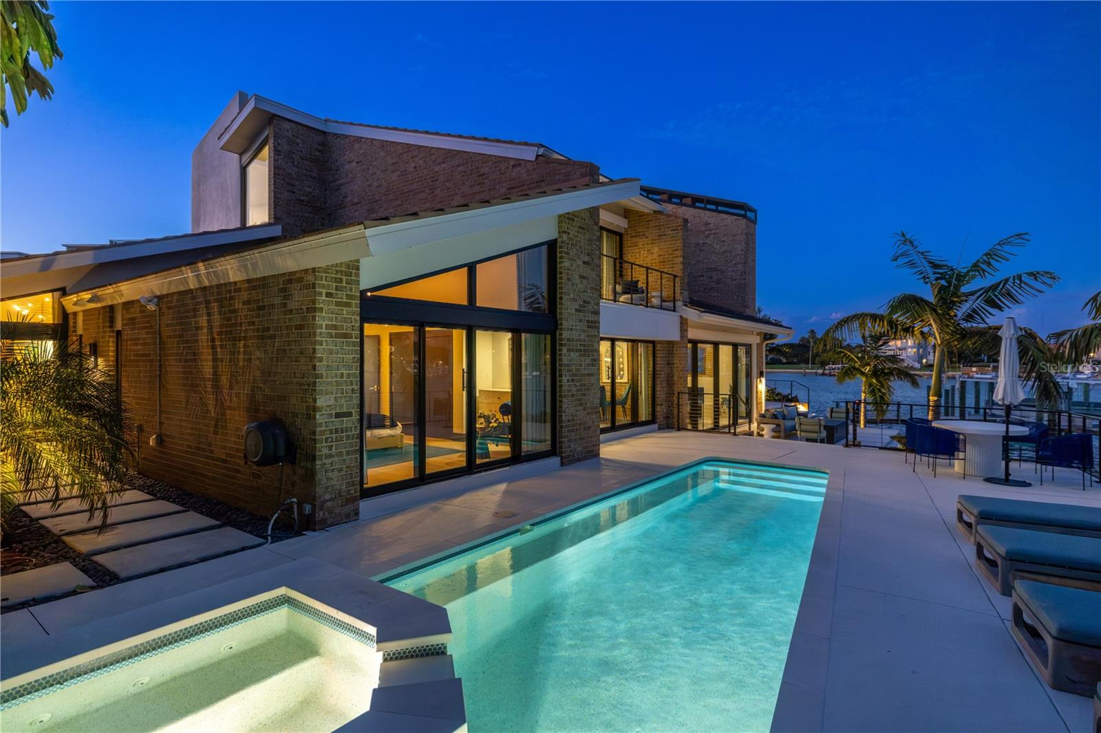 Listing photo id 98 for 4900 59th Avenue S