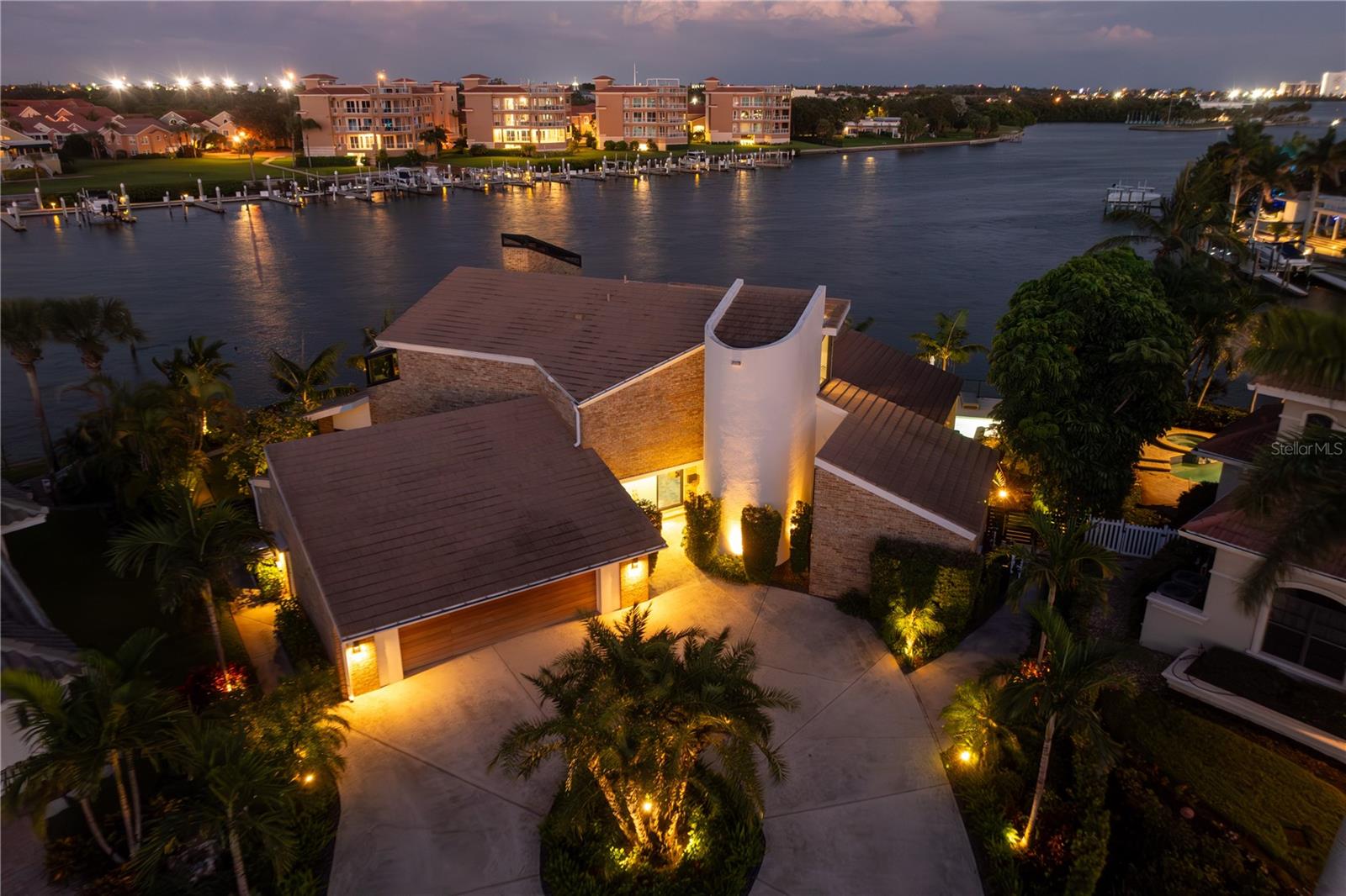 Listing photo id 81 for 4900 59th Avenue S