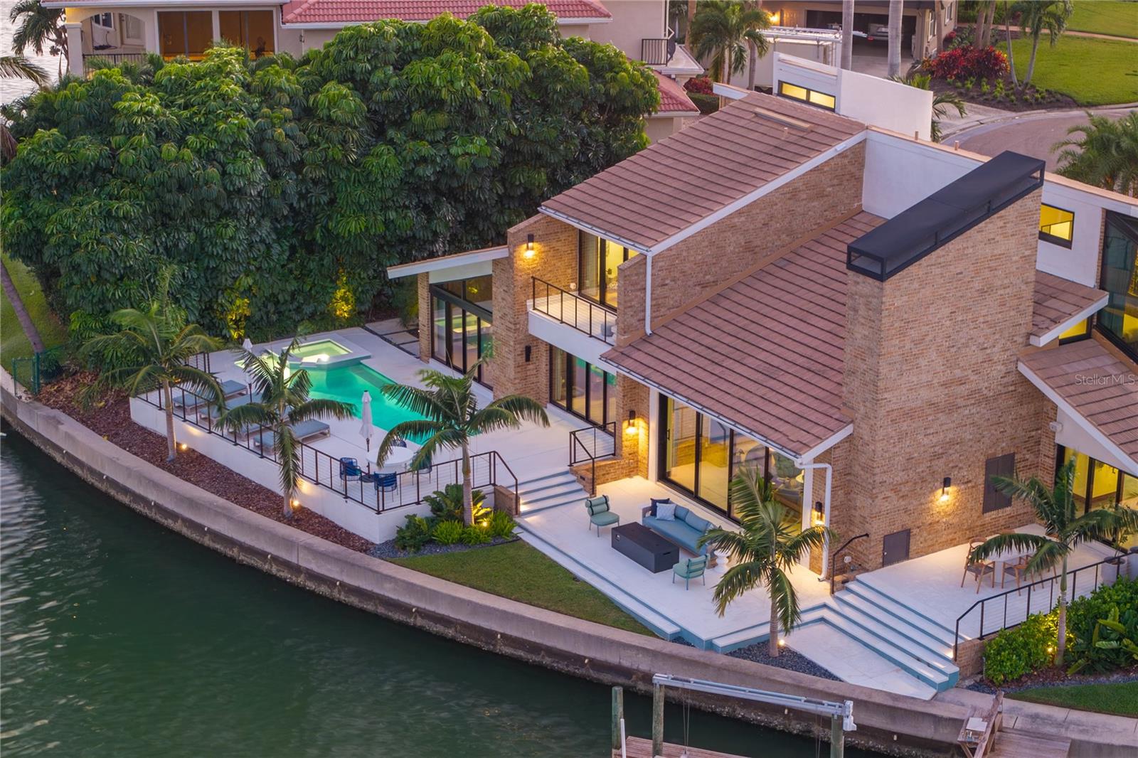 Listing photo id 82 for 4900 59th Avenue S