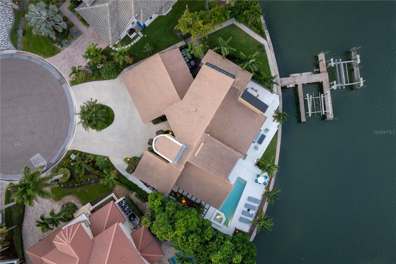 Listing photo id 83 for 4900 59th Avenue S