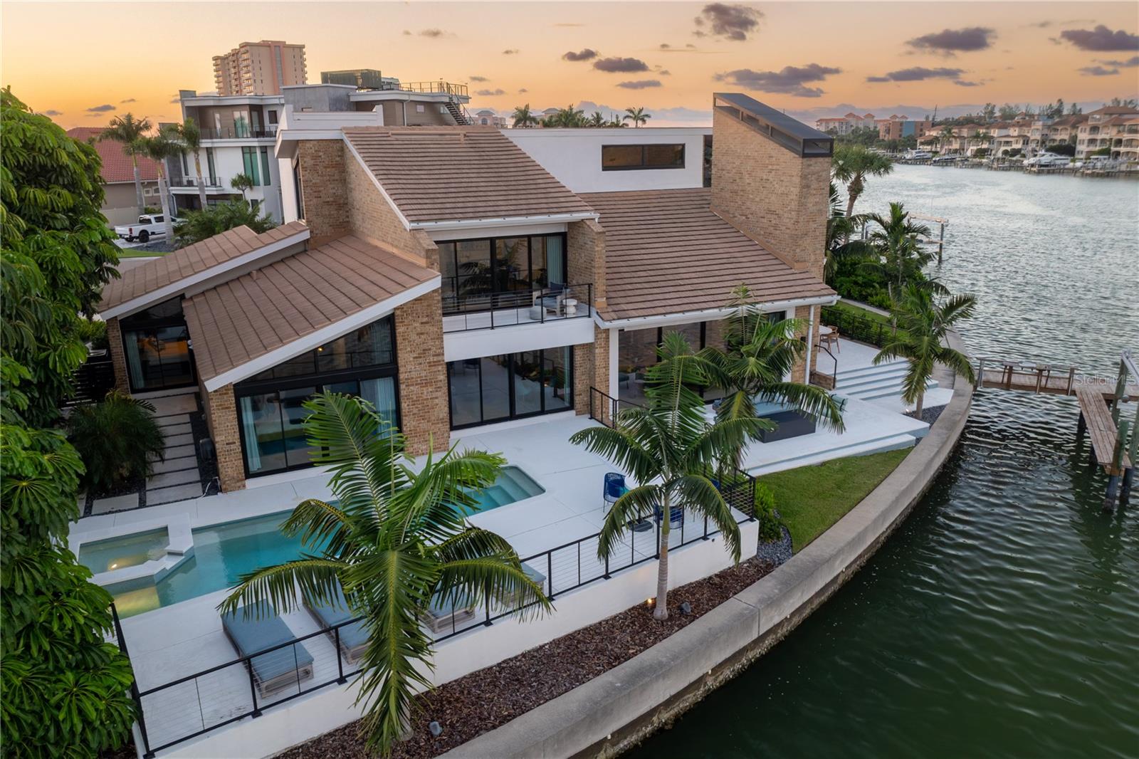 Listing photo id 84 for 4900 59th Avenue S