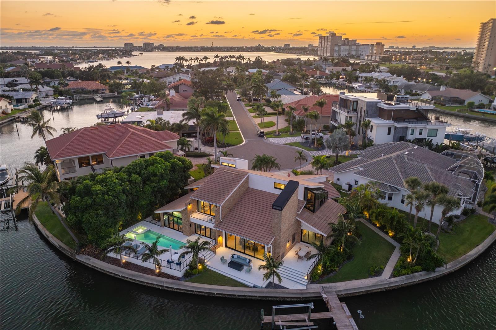 Listing photo id 85 for 4900 59th Avenue S