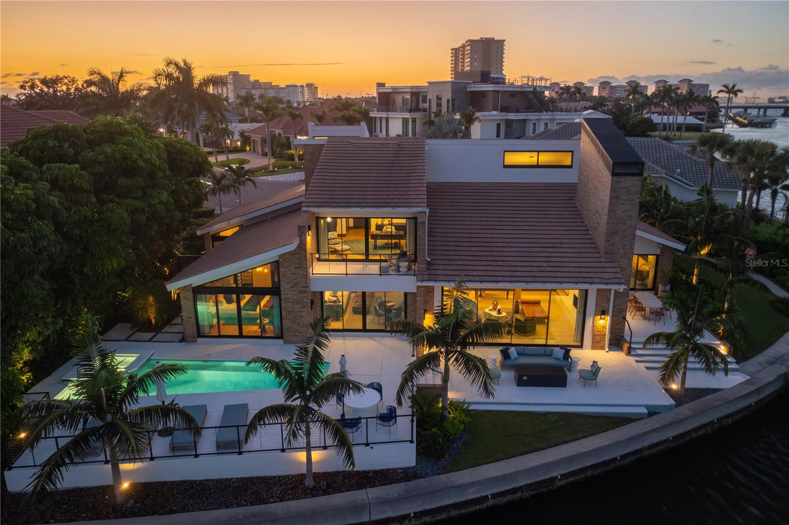 Listing photo id 89 for 4900 59th Avenue S