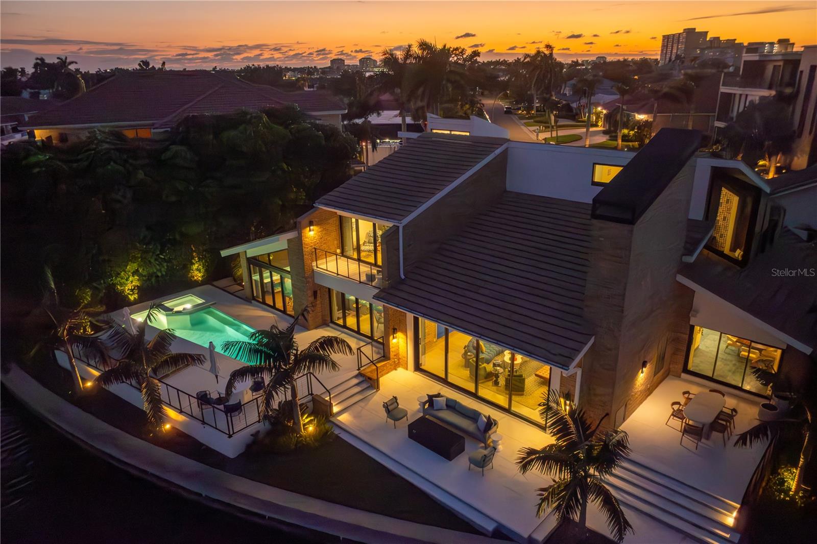 Listing photo id 90 for 4900 59th Avenue S