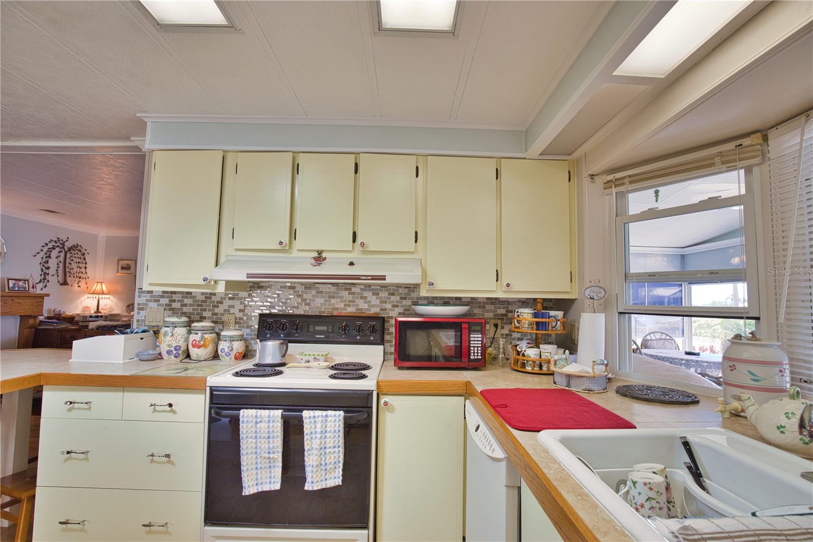 Image 21 of 94 For 708 Sanchez Circle