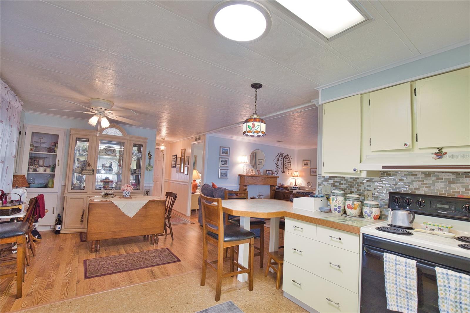Image 22 of 94 For 708 Sanchez Circle