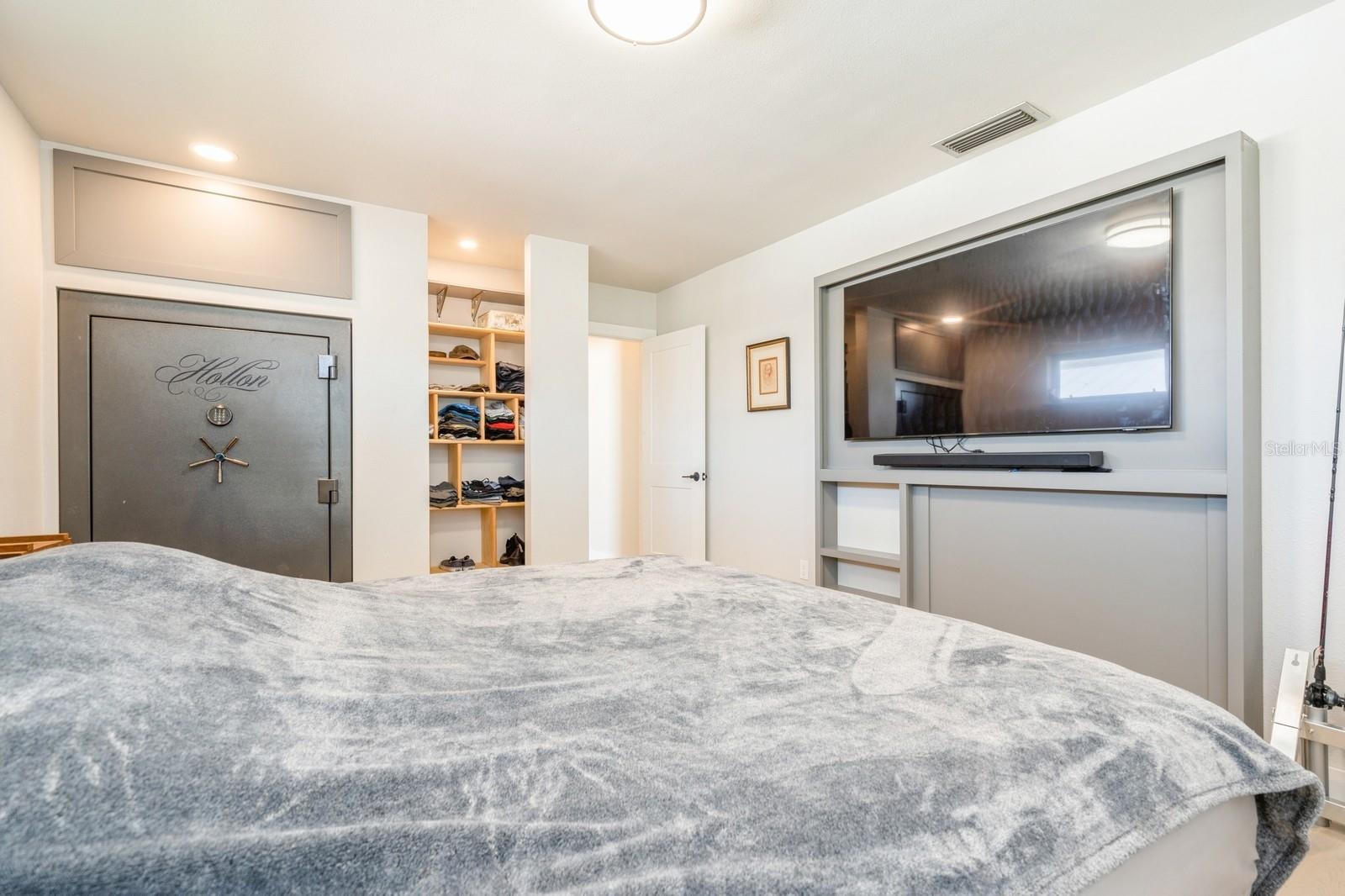 Image 32 of 46 For 2821 Coral Way