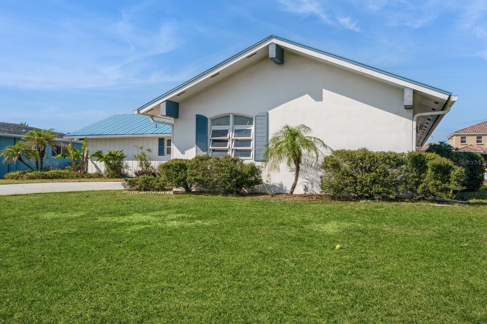 Image 4 of 46 For 2821 Coral Way