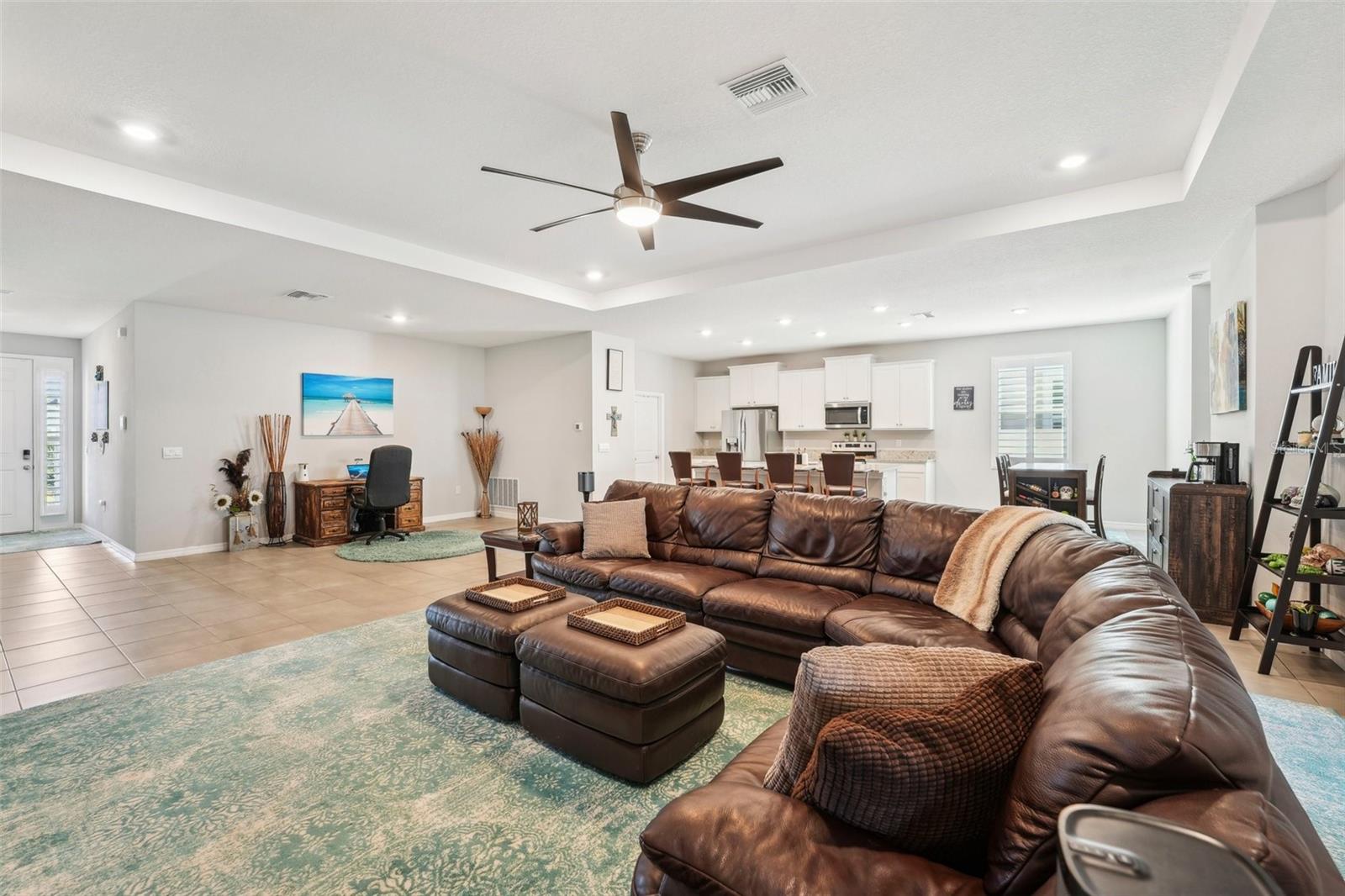 Listing photo id 3 for 32231 Conchshell Sail Street