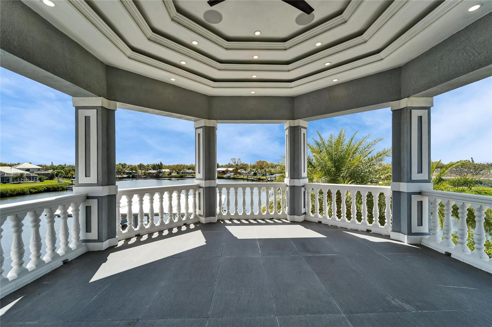 Listing photo id 75 for 401 Bahama Grande Boulevard