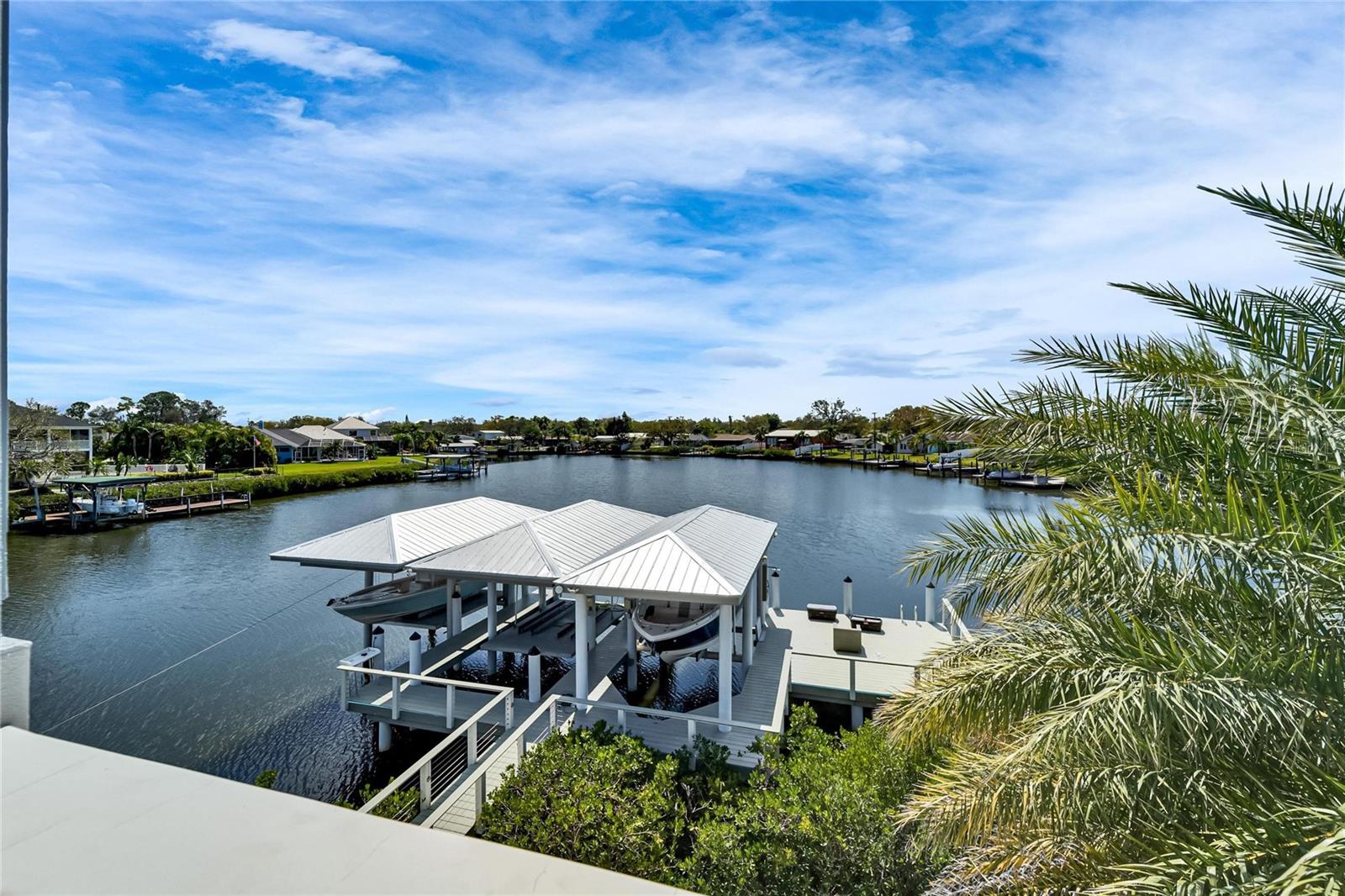 Listing photo id 88 for 401 Bahama Grande Boulevard