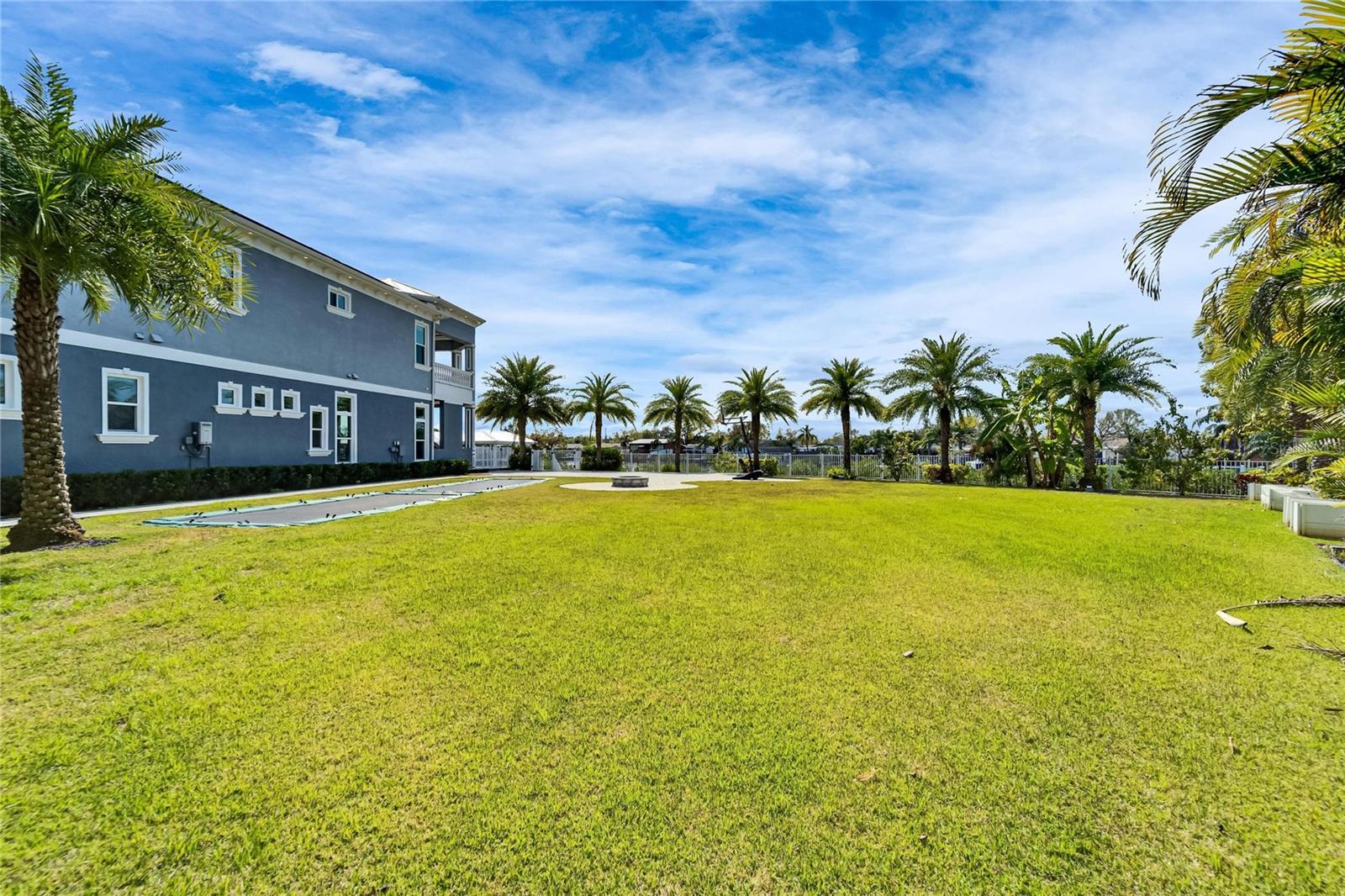 Listing photo id 89 for 401 Bahama Grande Boulevard