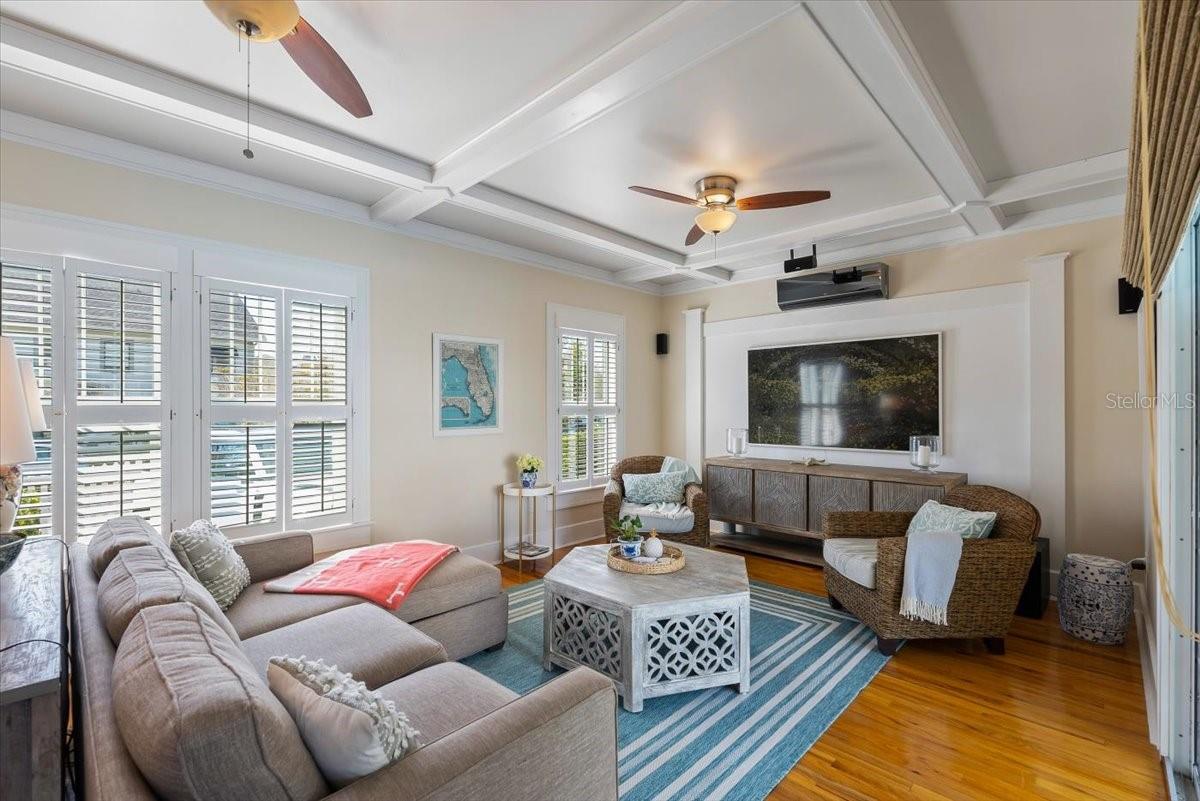 Image 14 of 53 For 235 10th Avenue Ne