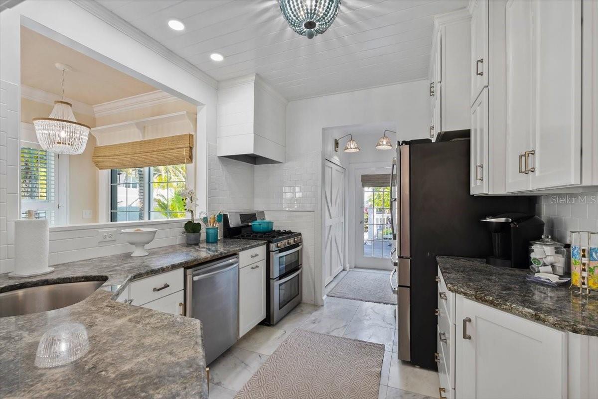 Image 16 of 53 For 235 10th Avenue Ne