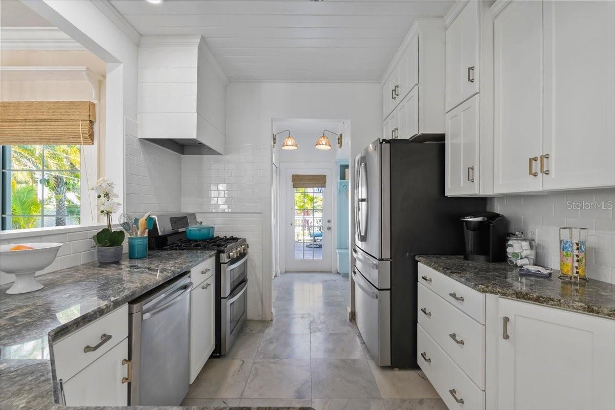 Image 17 of 53 For 235 10th Avenue Ne