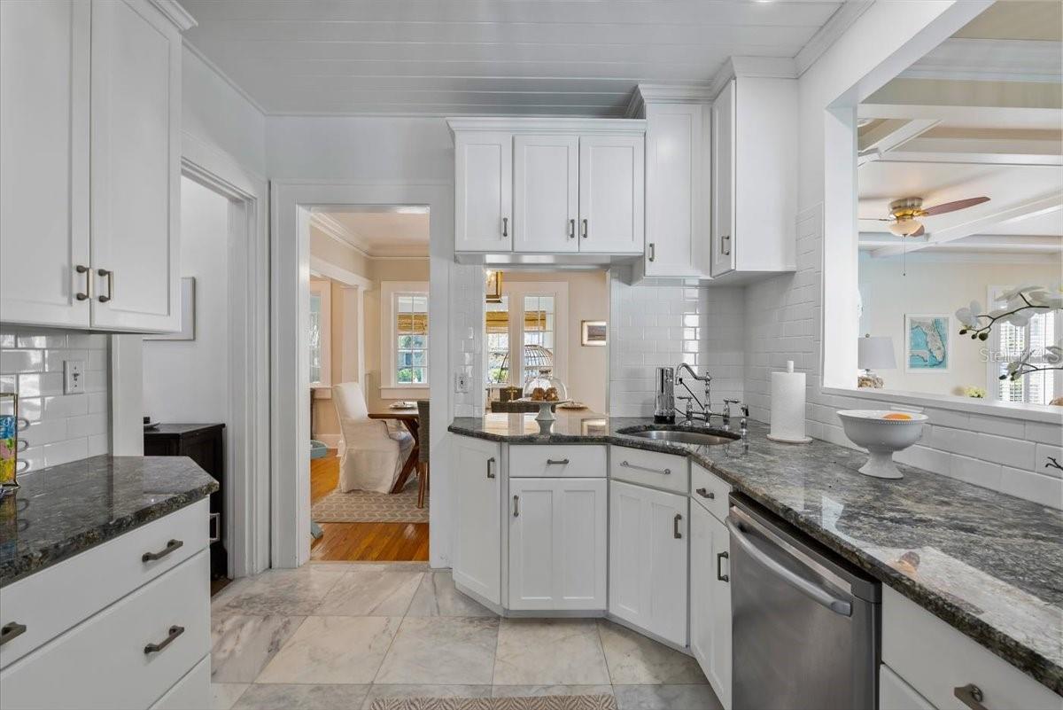 Image 18 of 53 For 235 10th Avenue Ne