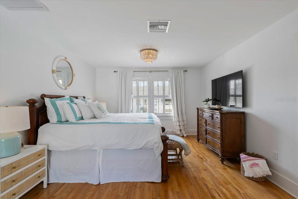 Image 22 of 53 For 235 10th Avenue Ne
