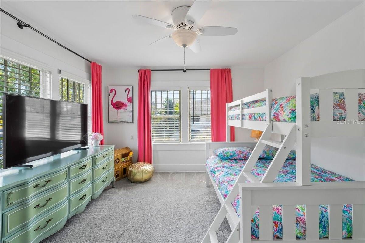 Image 30 of 53 For 235 10th Avenue Ne